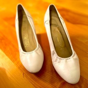 Vintage White Naturalizer Pumps sz 6